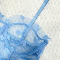 Robe de lingerie sexy avec armature, garniture à volants en maille en forme de cœur et string