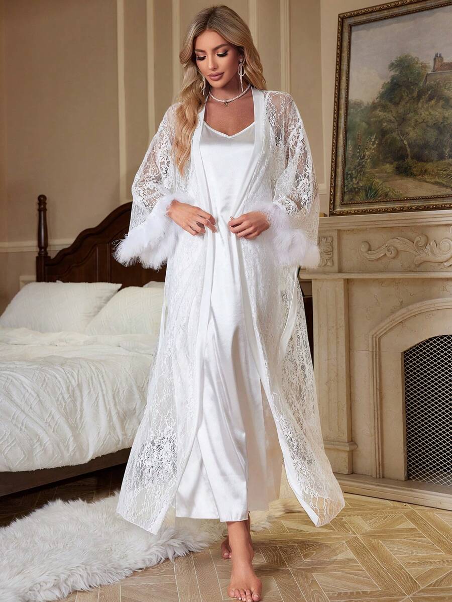Slumberist 3 pièces Ensemble de vêtements de nuit pour femmes avec robe de chambre en dentelle contrastée, nuisette en satin et shorts, vacances