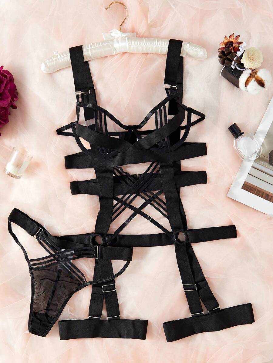 SpicyHot Ensemble de 4 pièces sexy pour femmes avec soutien-gorge à armatures, string, jarretelles. Design sexy, créatif, et romantique pour sortir