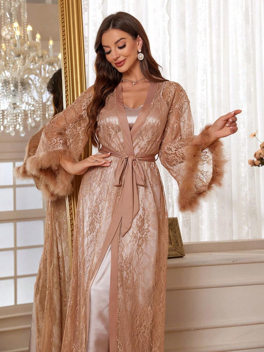 Slumberist 3 pièces Ensemble de vêtements de nuit pour femmes avec robe de chambre en dentelle contrastée, nuisette en satin et shorts, vacances