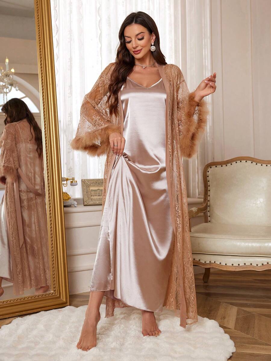 Slumberist 3 pièces Ensemble de vêtements de nuit pour femmes avec robe de chambre en dentelle contrastée, nuisette en satin et shorts, vacances