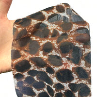 SilkySpell 3 pièces Ensemble de vêtements de nuit pour femme : Débardeur à imprimé léopard avec décoration de chaîne, short et robe de chambre à manches longues