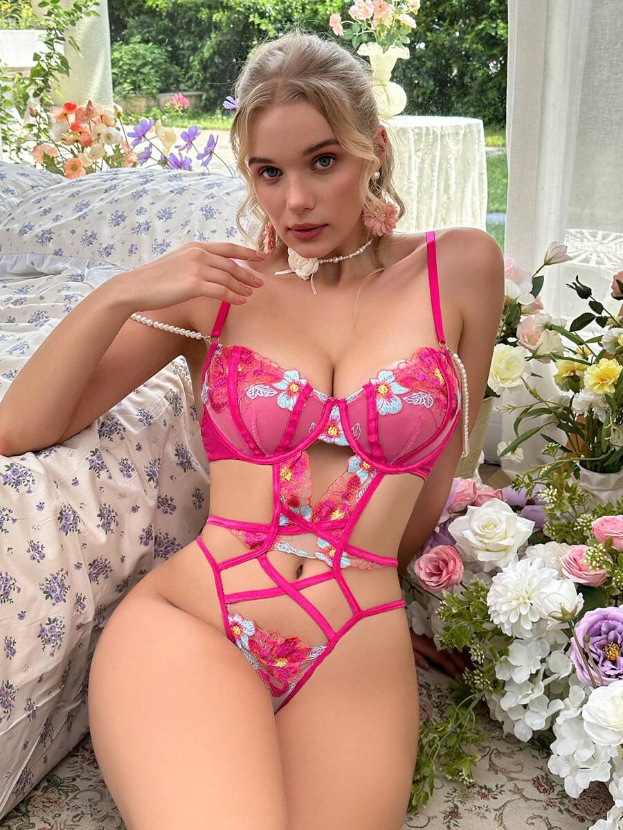 FloralLove Combinaison sexy ajourée avec broderie florale