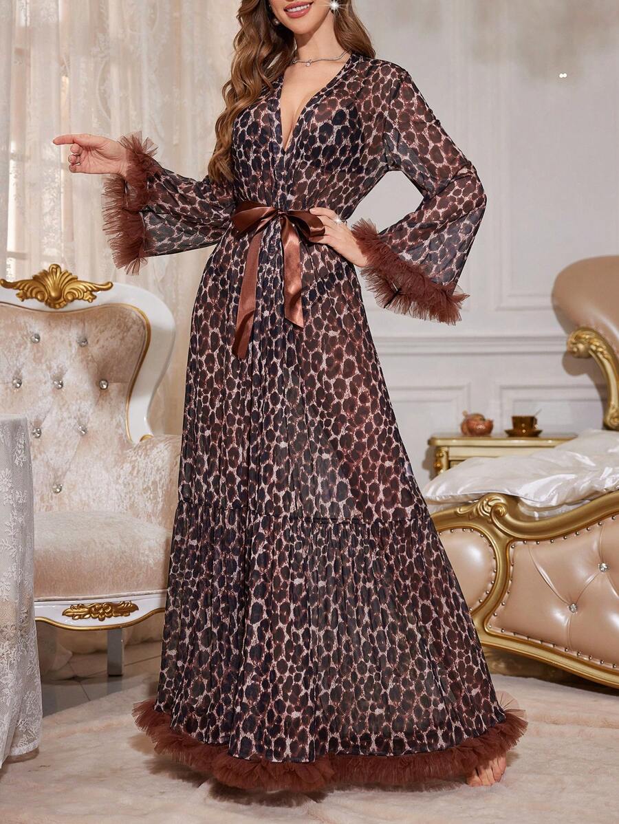 Robe transparente oversize avec imprimé léopard et bordure fleurie brodée