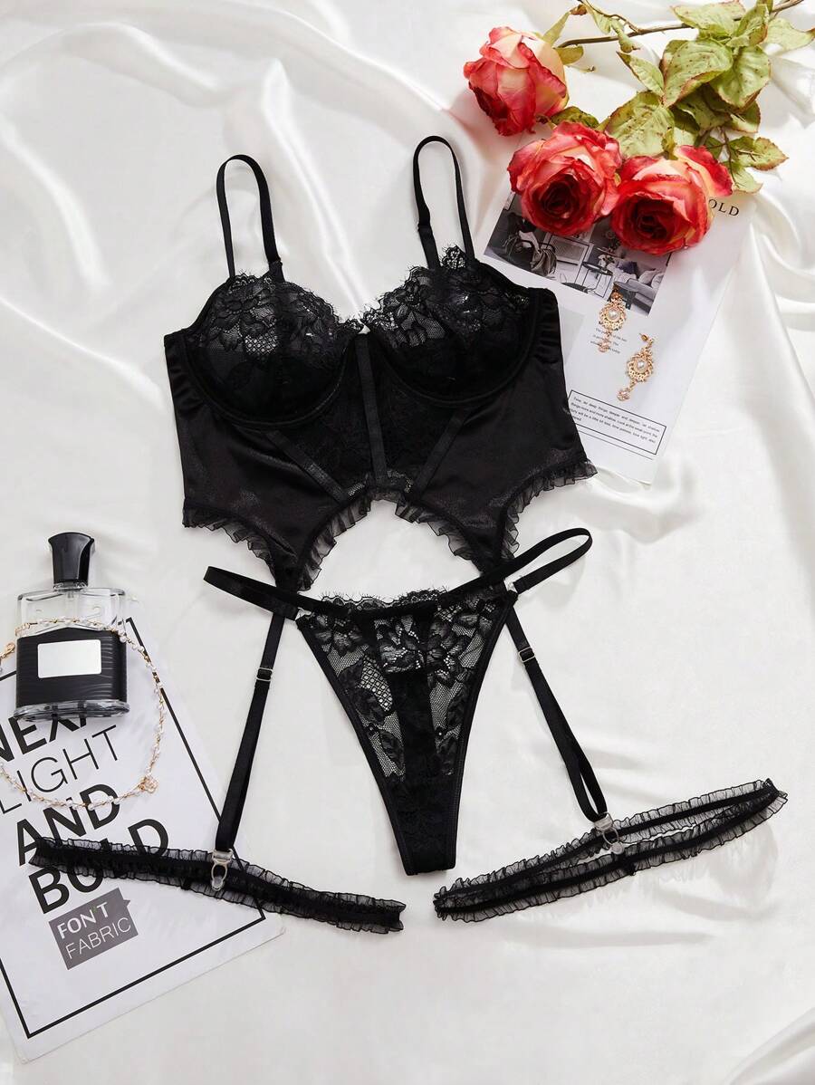 Crystal Vow Ensemble de lingerie en dentelle à armature jarretière