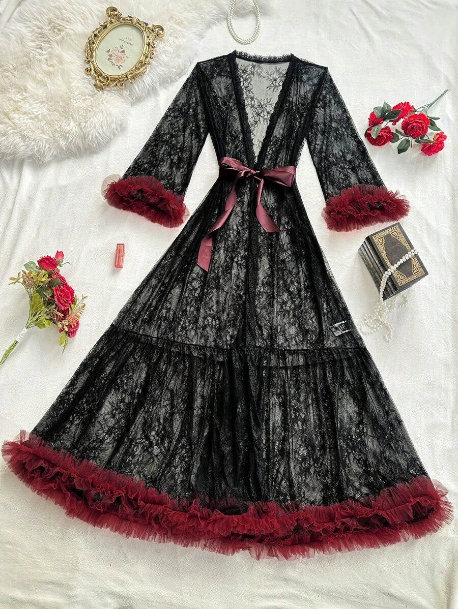 Robe transparente à manches longues et larges avec bordure florale 3D