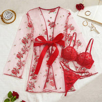 4 pièces Set: Robe en mousseline de soie à broderie florale + Soutien-gorge à armature en dentelle + Culotte tanga + Ceinture de taille