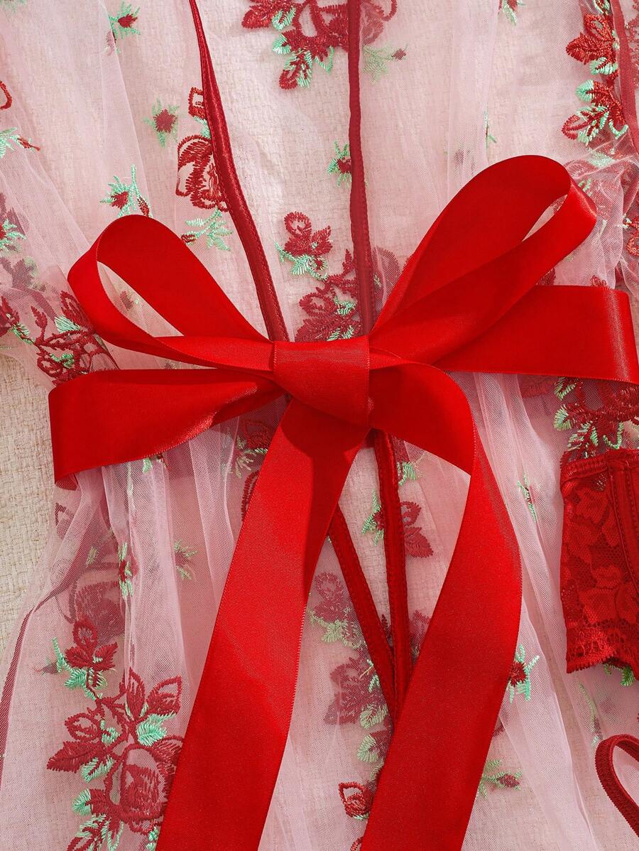 4 pièces Set: Robe en mousseline de soie à broderie florale + Soutien-gorge à armature en dentelle + Culotte tanga + Ceinture de taille