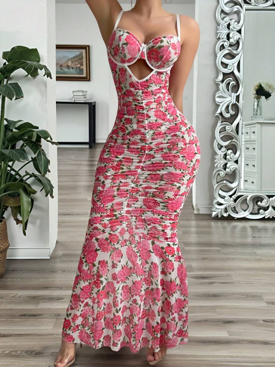 Ensemble de 2 pièces comprenant une longue nuisette drapée décorative florale sexy et romantique, et un string