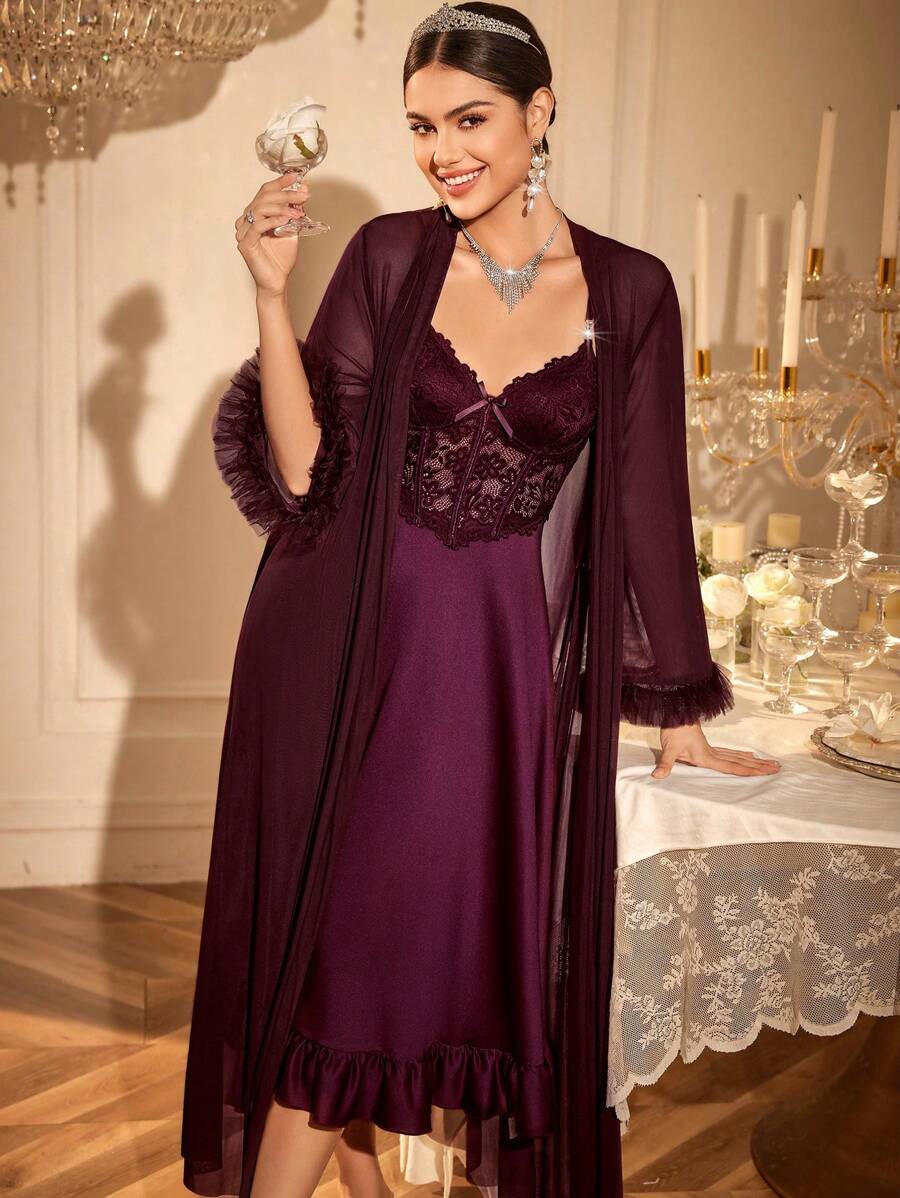 2 pièces : Nuisette avec garniture en dentelle arête de poisson + Robe de chambre