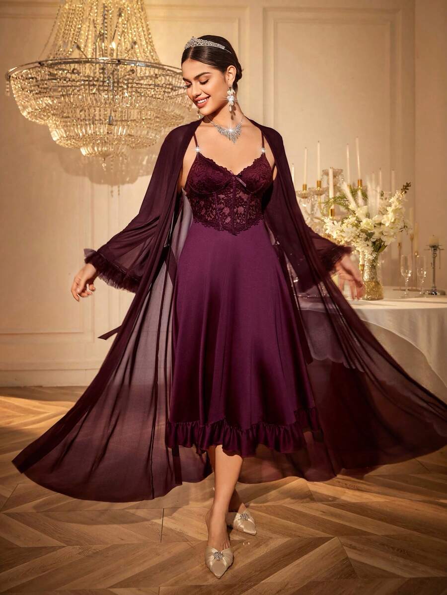 2 pièces : Nuisette avec garniture en dentelle arête de poisson + Robe de chambre