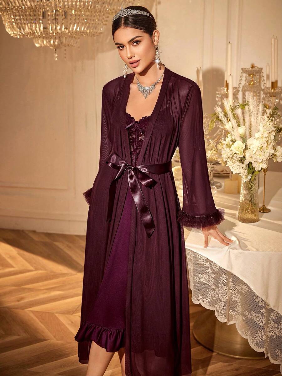 2 pièces : Nuisette avec garniture en dentelle arête de poisson + Robe de chambre