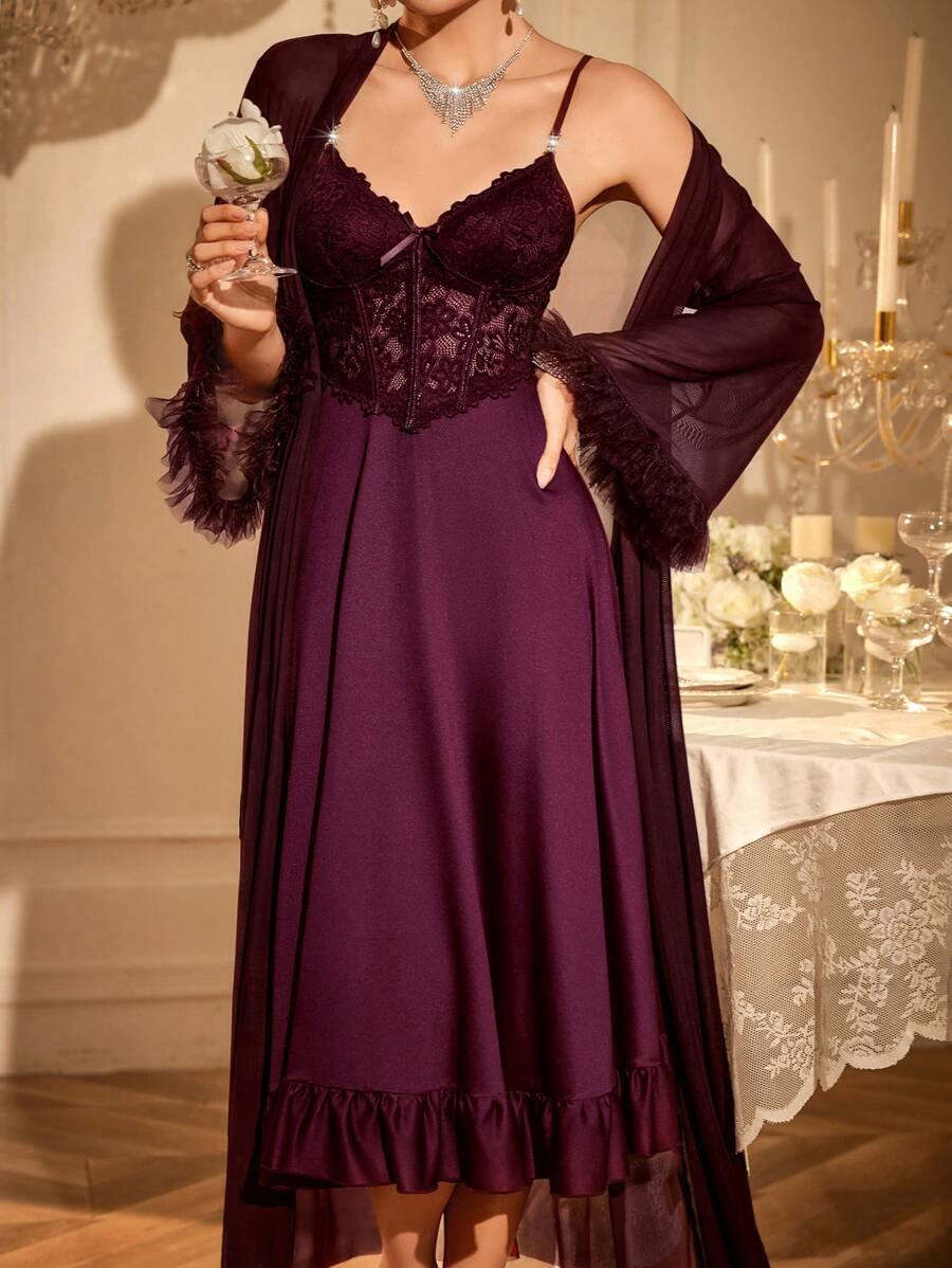 2 pièces : Nuisette avec garniture en dentelle arête de poisson + Robe de chambre