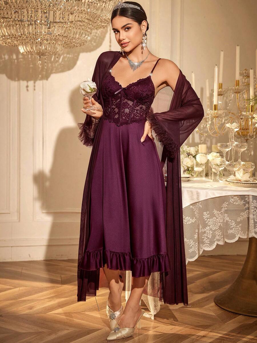 2 pièces : Nuisette avec garniture en dentelle arête de poisson + Robe de chambre