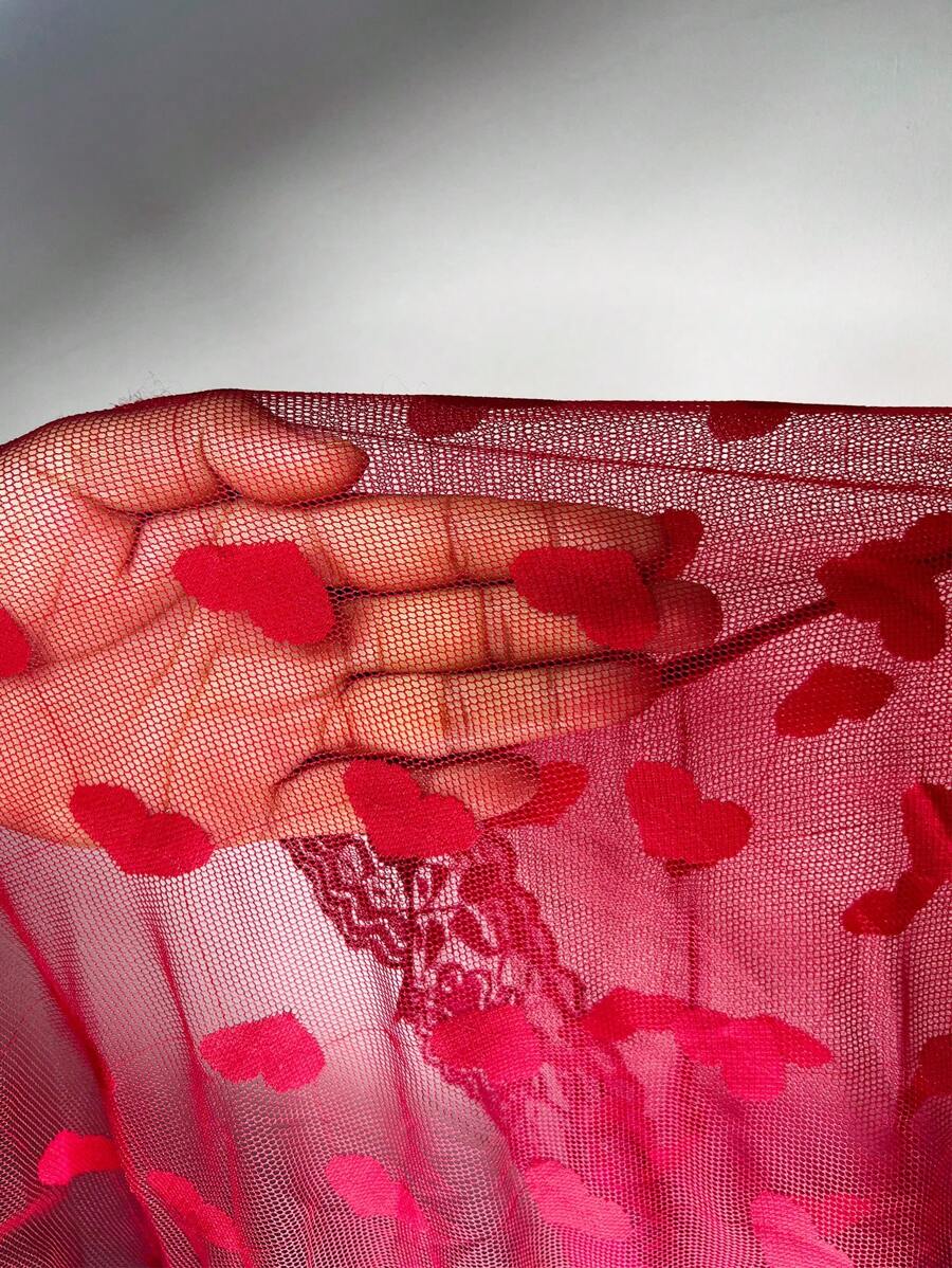 Ensemble de pyjama avec un débardeur avec insert en maille en forme de cœur sexy