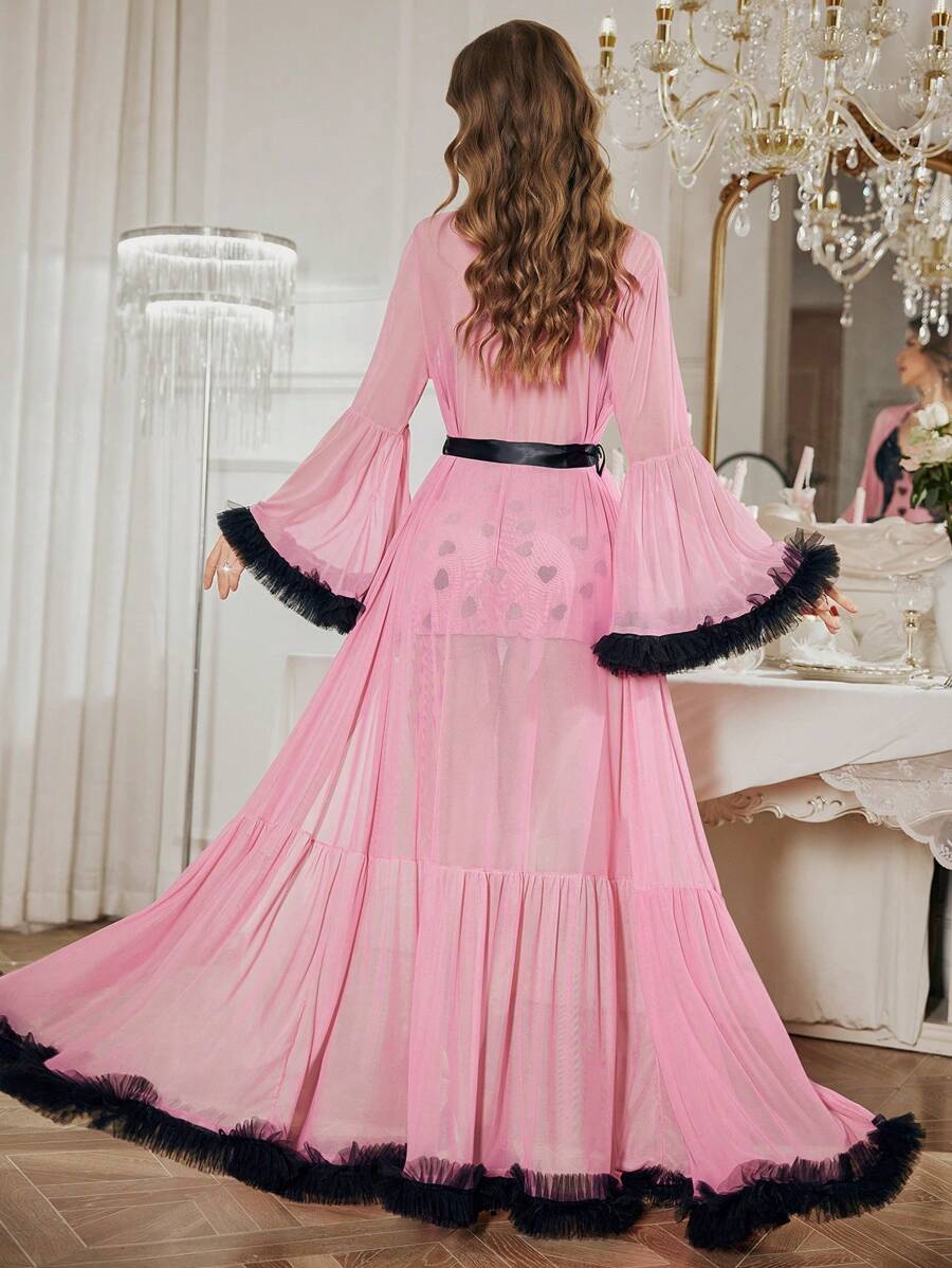 Ensemble robe de chambre avec manches bouffantes ornées de bordures florales