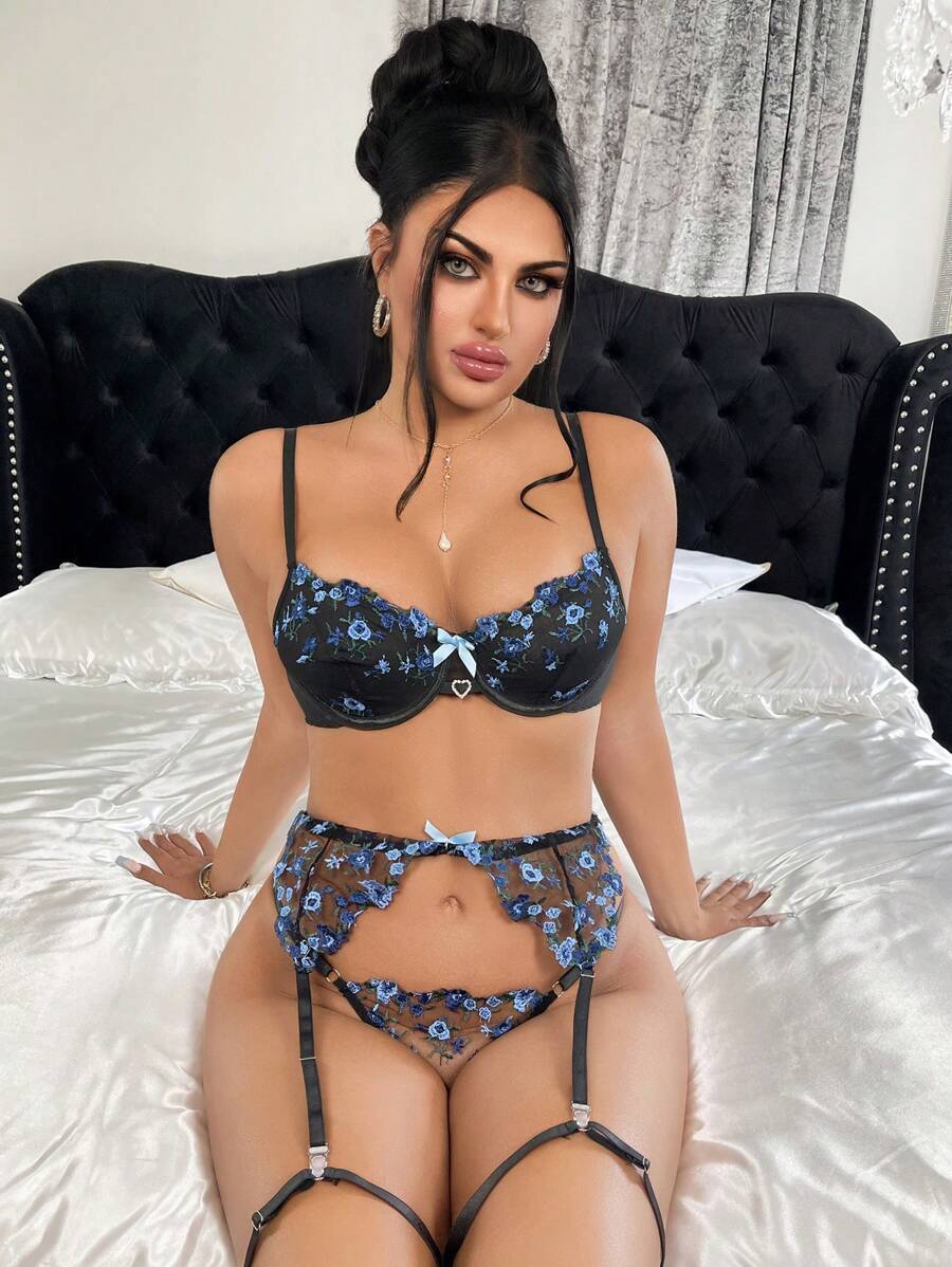 SHEIN 5 pièces Ensemble de lingerie sexy pour femmes avec bretelles spaghetti, nœud et broderie ton sur ton