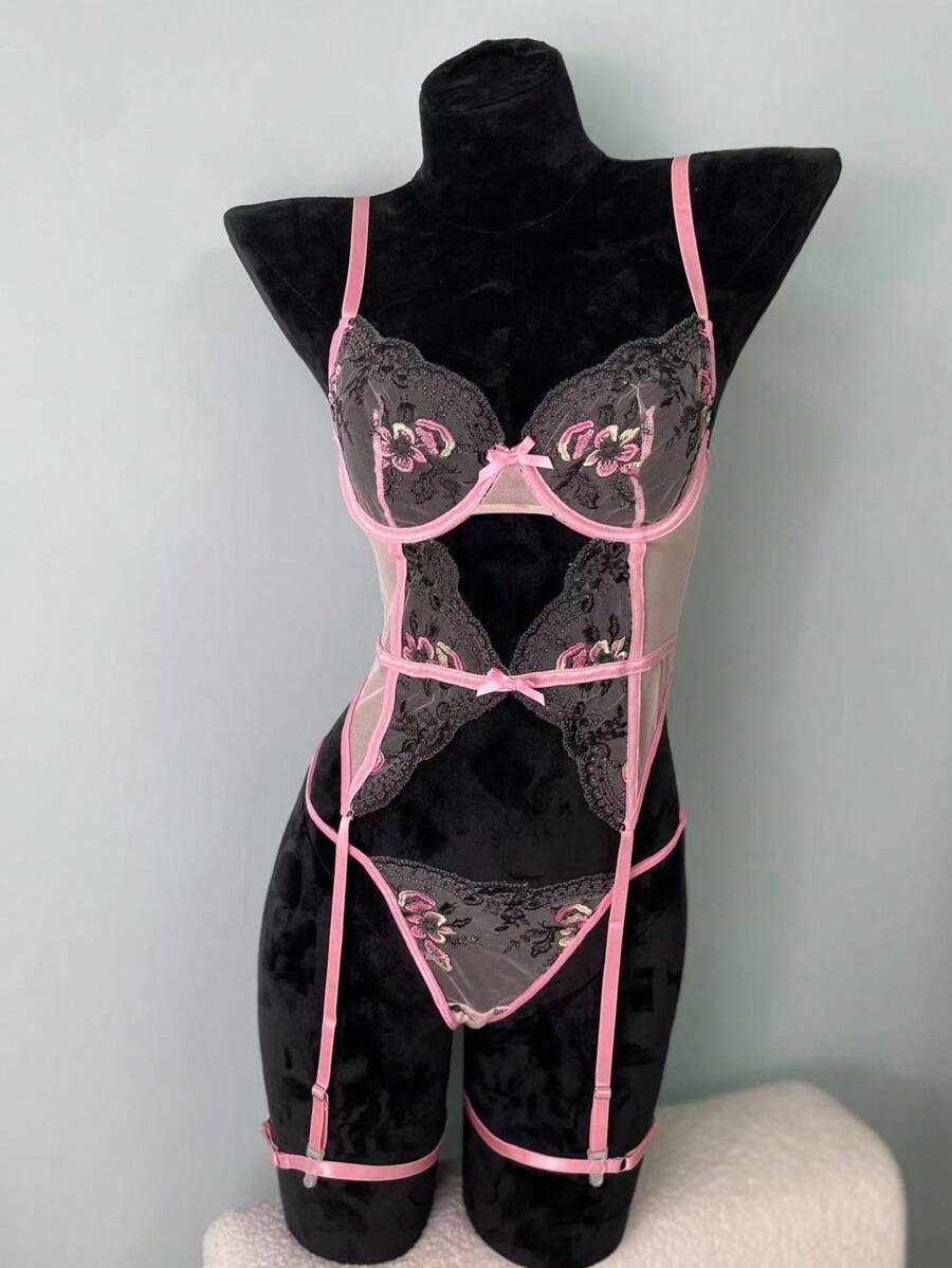 Ensemble de soutien-gorge et culotte sexy brodé