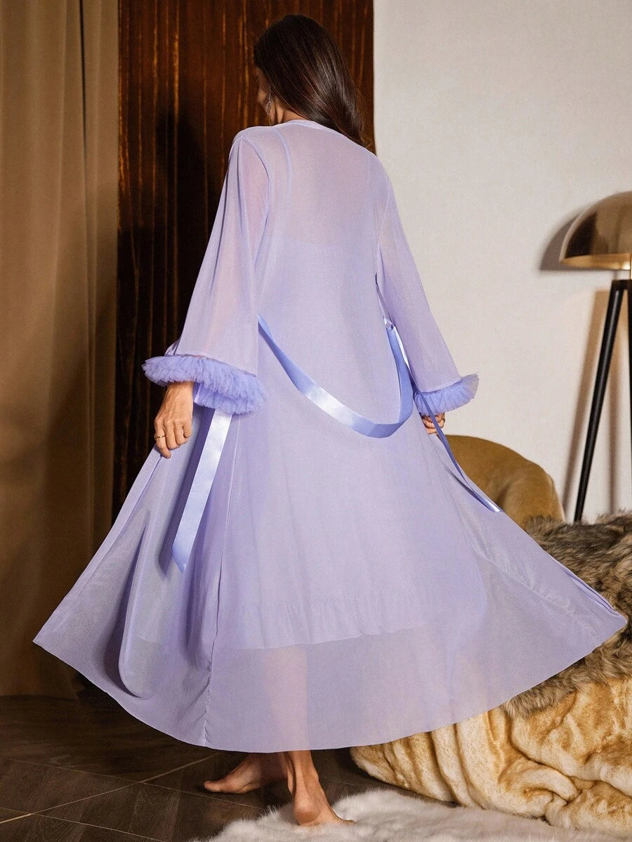 2 pièces : Nuisette avec garniture en dentelle arête de poisson + Robe de chambre