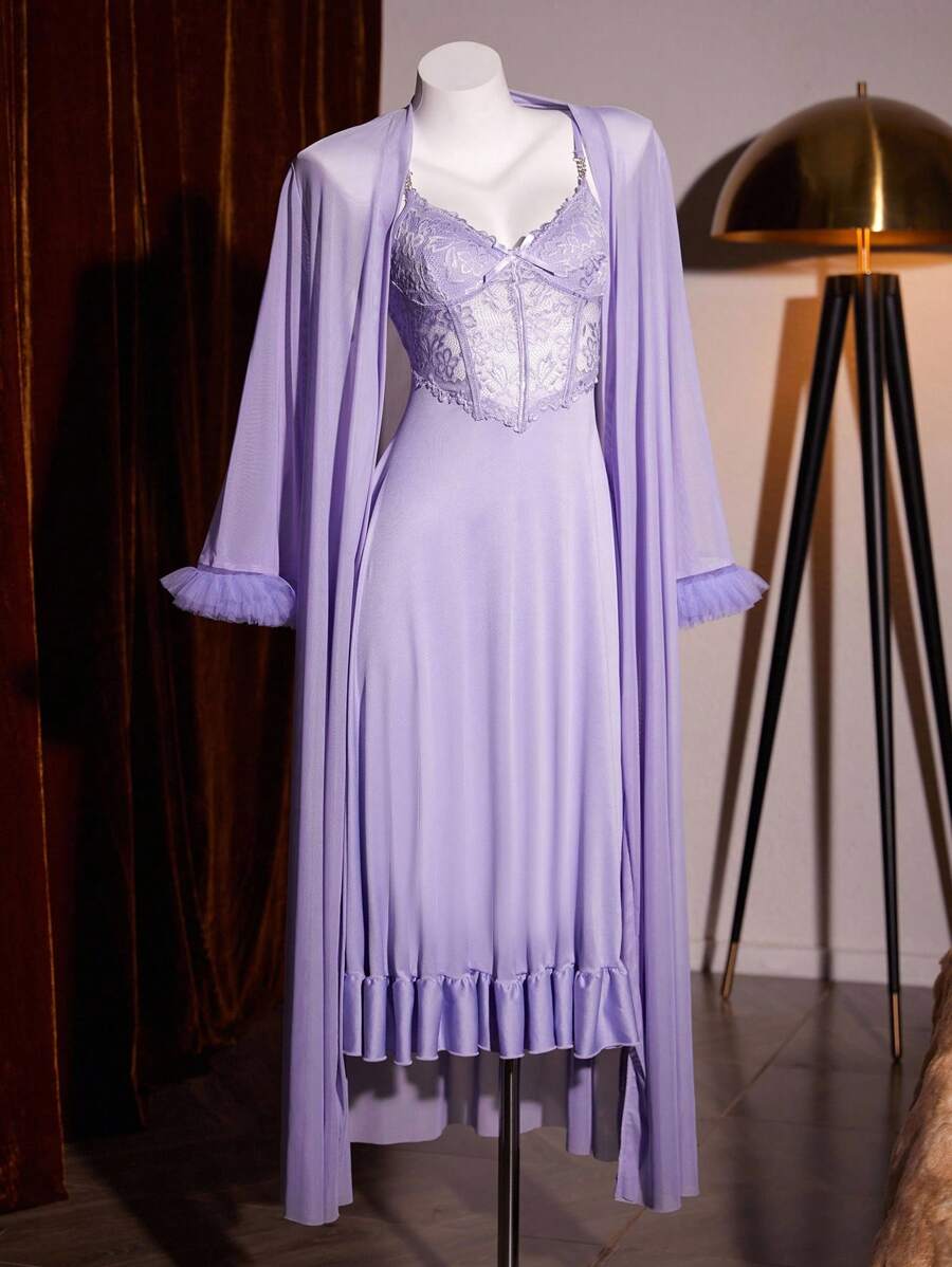 2 pièces : Nuisette avec garniture en dentelle arête de poisson + Robe de chambre