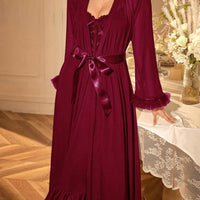 2 pièces : Nuisette avec garniture en dentelle arête de poisson + Robe de chambre