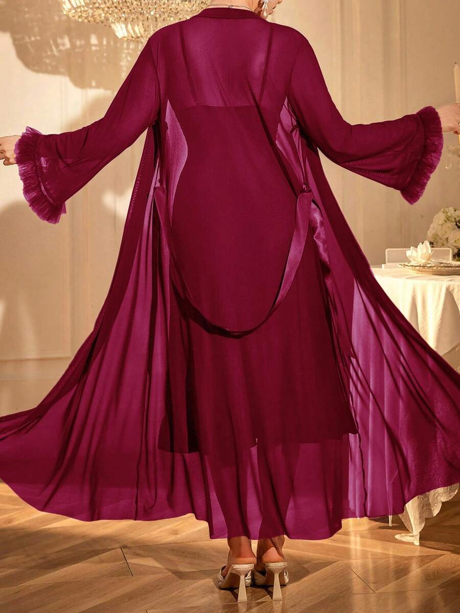 2 pièces : Nuisette avec garniture en dentelle arête de poisson + Robe de chambre