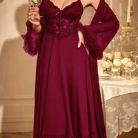 2 pièces : Nuisette avec garniture en dentelle arête de poisson + Robe de chambre