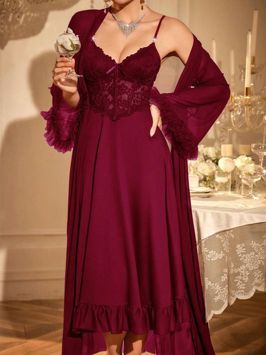 2 pièces : Nuisette avec garniture en dentelle arête de poisson + Robe de chambre