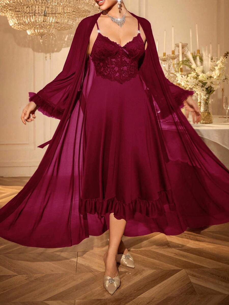 2 pièces : Nuisette avec garniture en dentelle arête de poisson + Robe de chambre