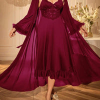 2 pièces : Nuisette avec garniture en dentelle arête de poisson + Robe de chambre