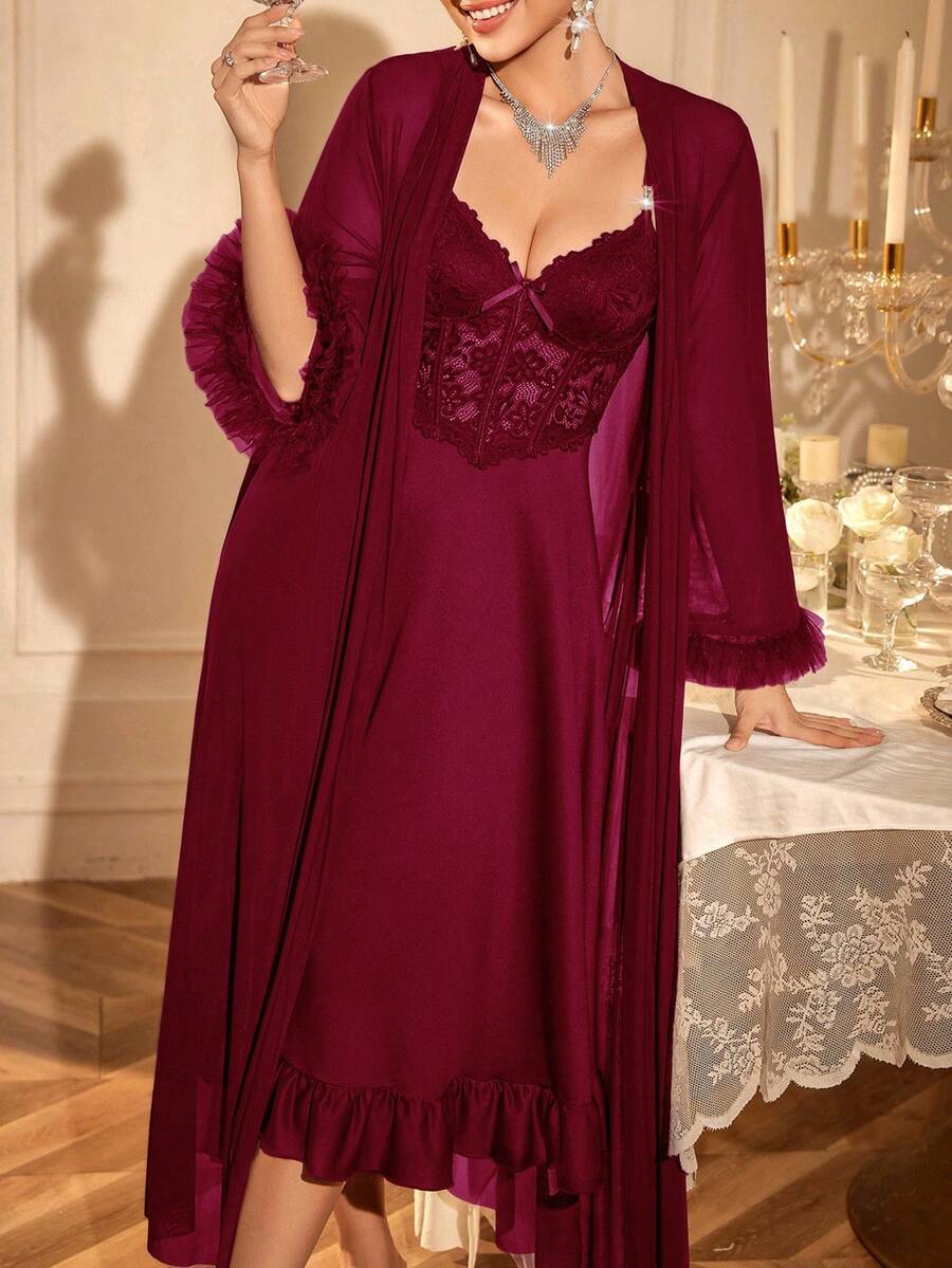 2 pièces : Nuisette avec garniture en dentelle arête de poisson + Robe de chambre