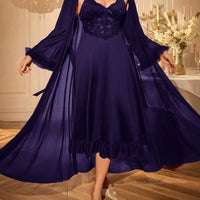 2 pièces : Nuisette avec garniture en dentelle arête de poisson + Robe de chambre