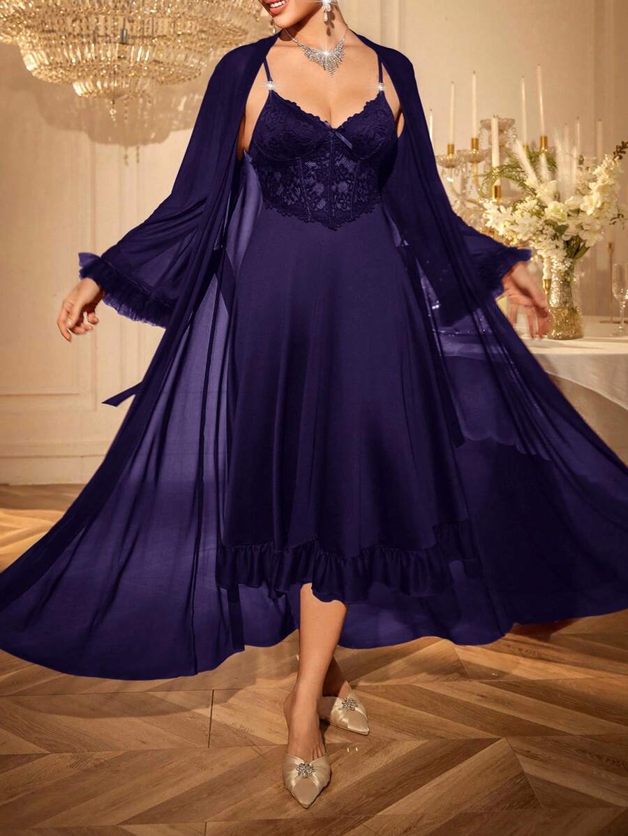 2 pièces : Nuisette avec garniture en dentelle arête de poisson + Robe de chambre