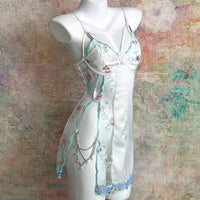 FloralLove 2 pièces Ensemble de robe de chambre en satin et de nuisette en dentelle florale romantique avec boutons décoratifs en faux perles. Ensemble de lingerie nuptiale, vêtements d'automne